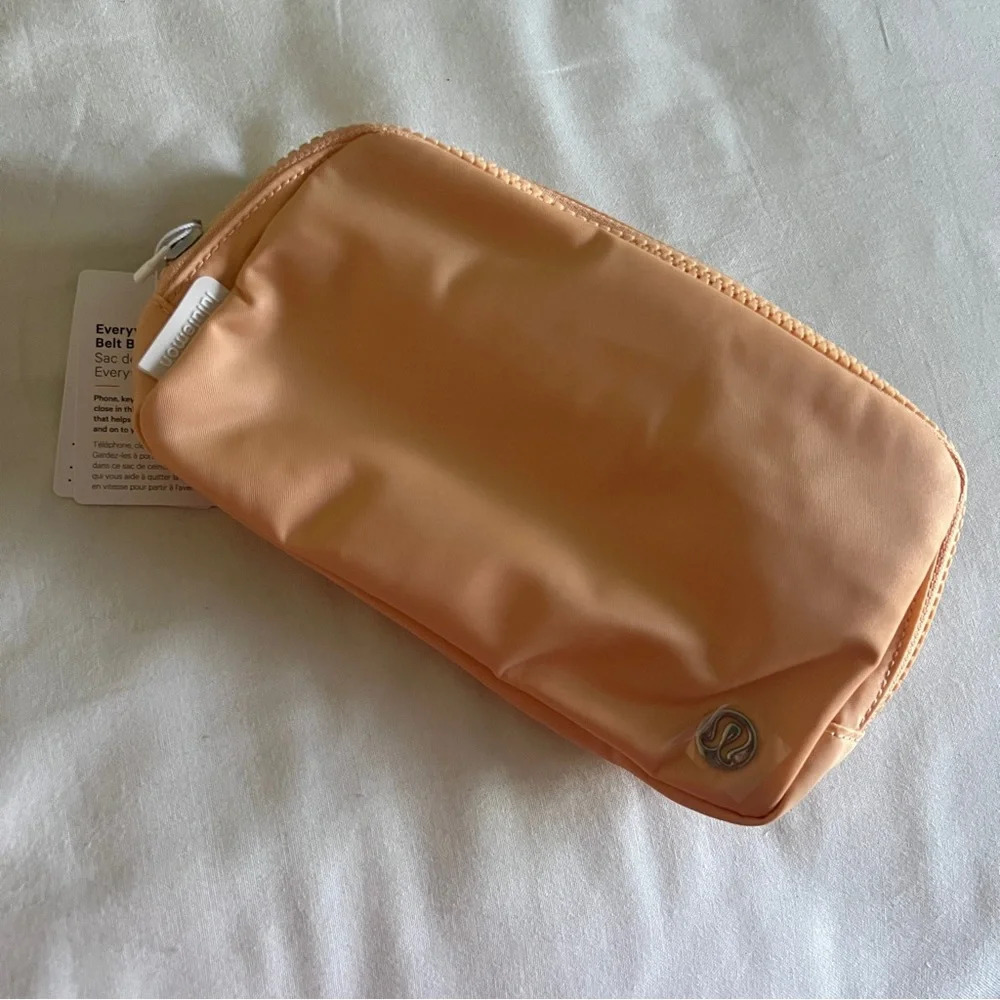 🆕 Lululemon Everywhere Belt Bag - Summer Glow